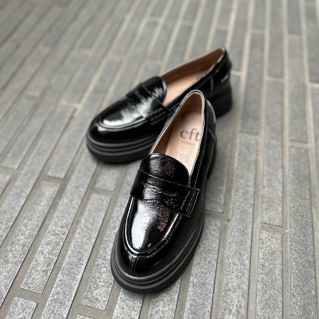 2/1大人の綺麗見えローファー