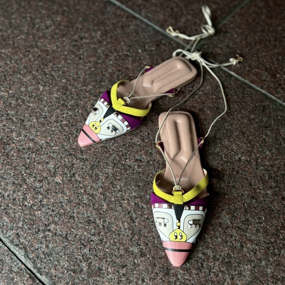 7/19このデザインはイタリアシューズならでは！個性溢れるフラットシューズ