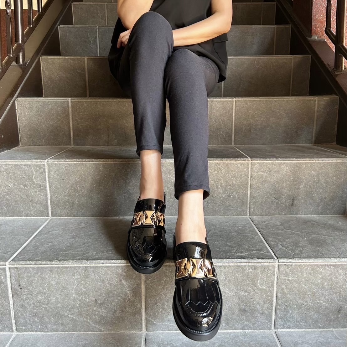 8/13メンズライクがトレンド感満載のエナメルローファー