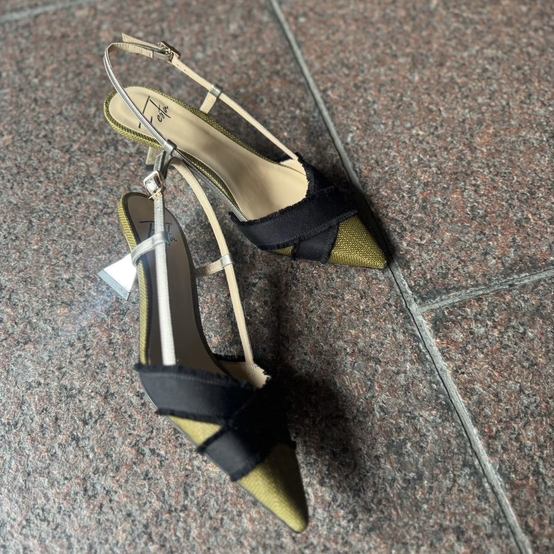 8/12万能カラー、カーキ×ゴールドのバックスリング