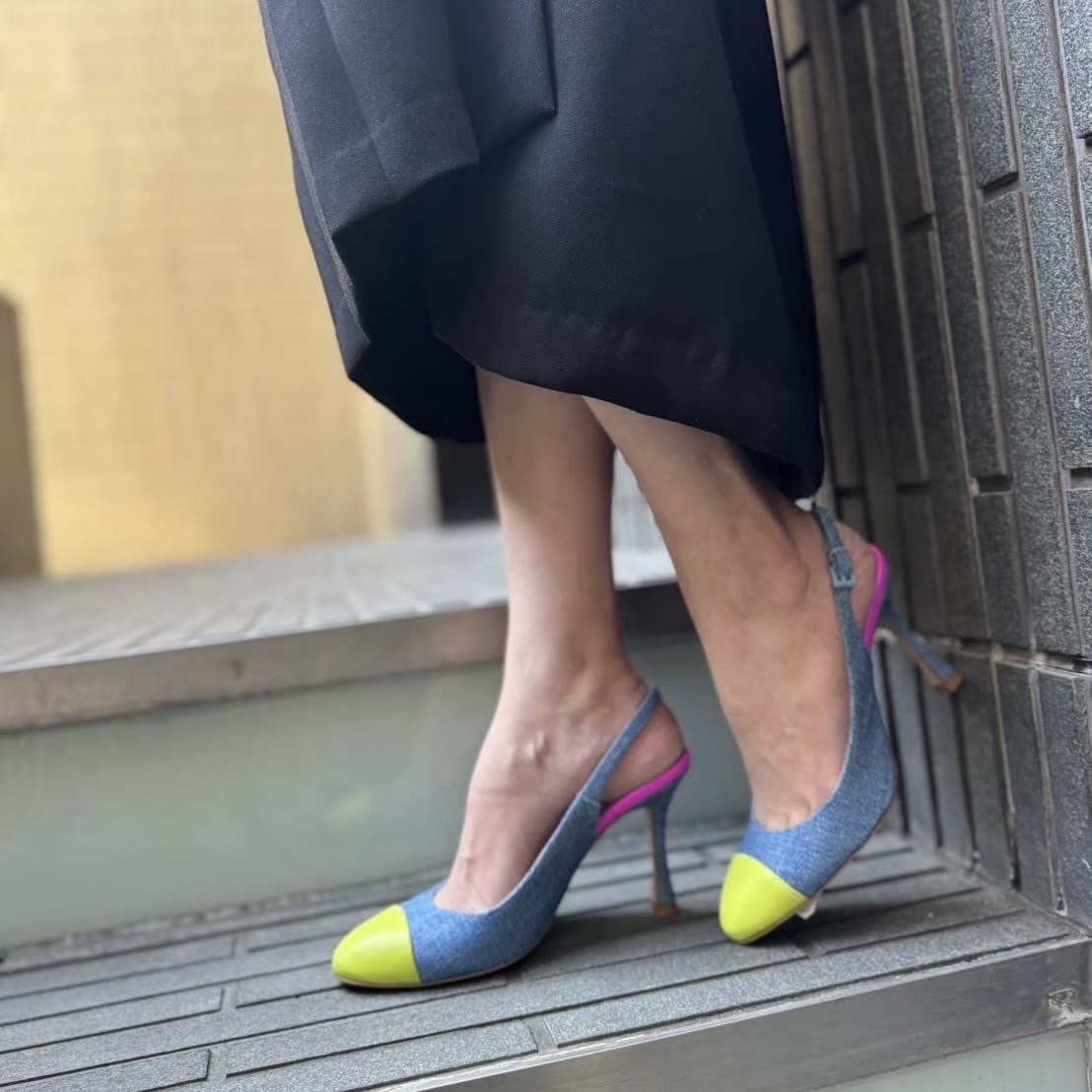 8/3ポップなカラーリングに心躍るバックスリングパンプス