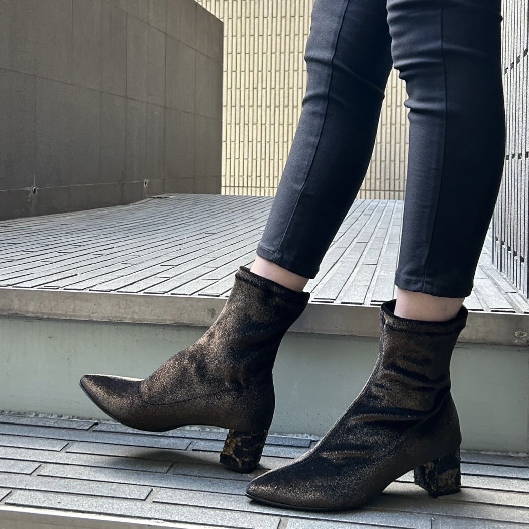 9/28ブラウンベルベットでトレンド最前線のストレッチショートブーツ