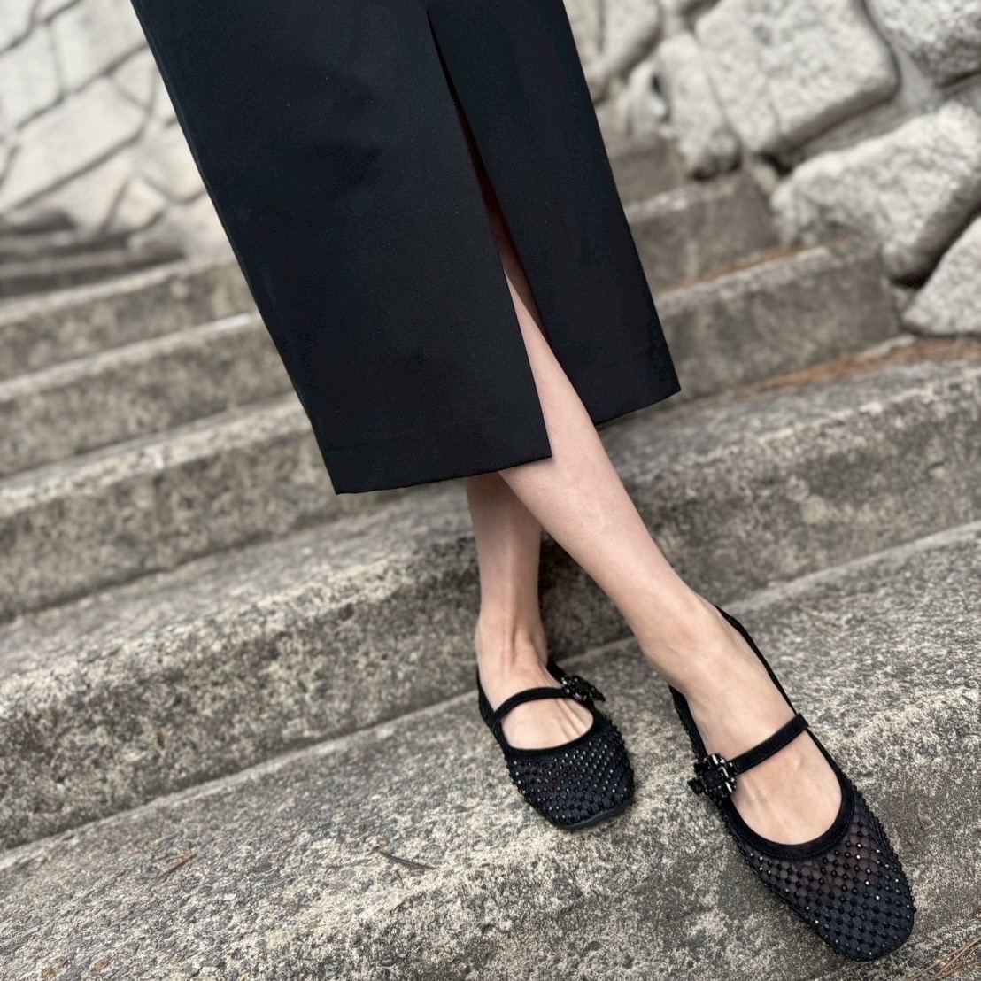 10/20メッシュ素材にストーンがキラキラ輝くメリージェーンフラットシューズ