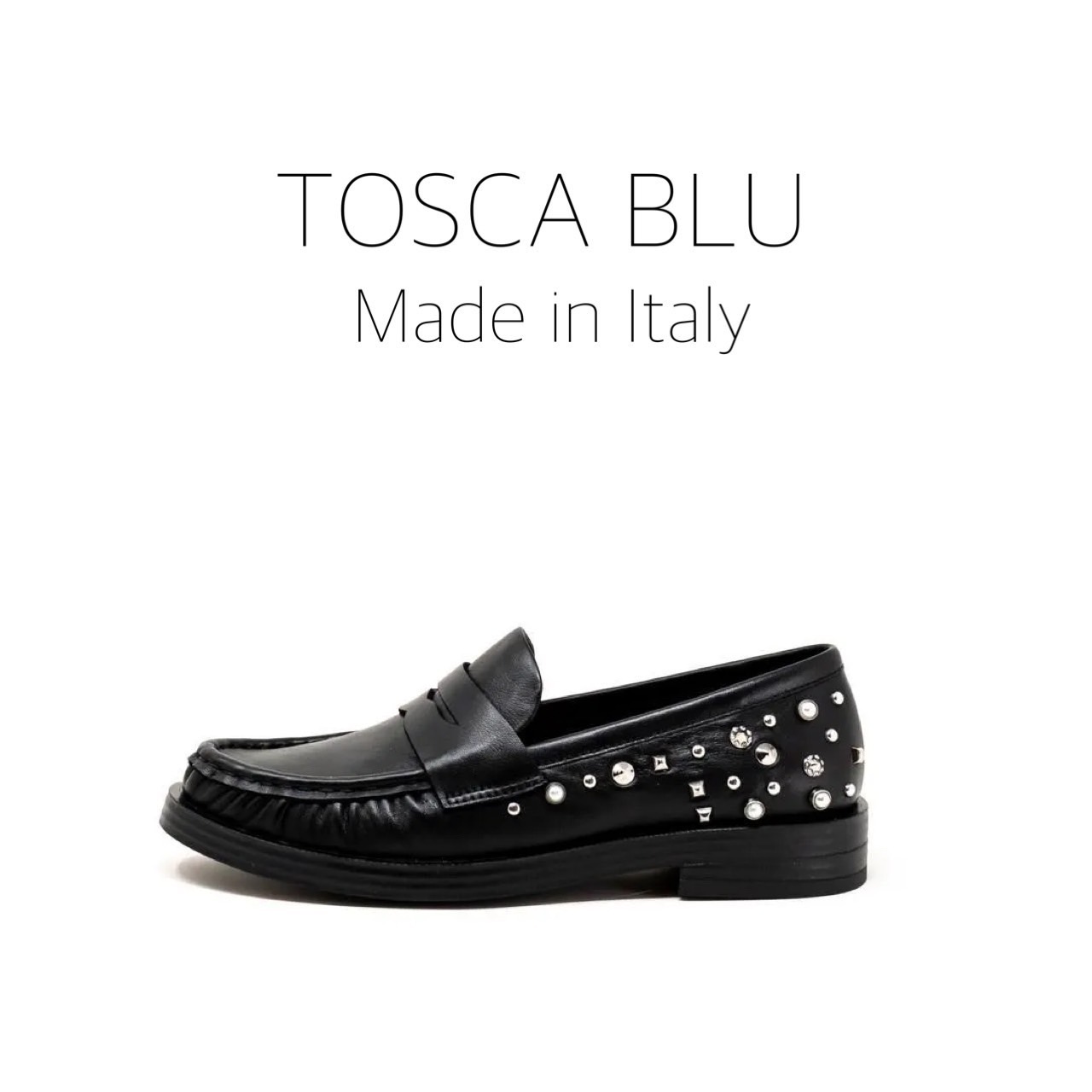 10/21バックにデザインされたスタッズに心躍るブラックローファー