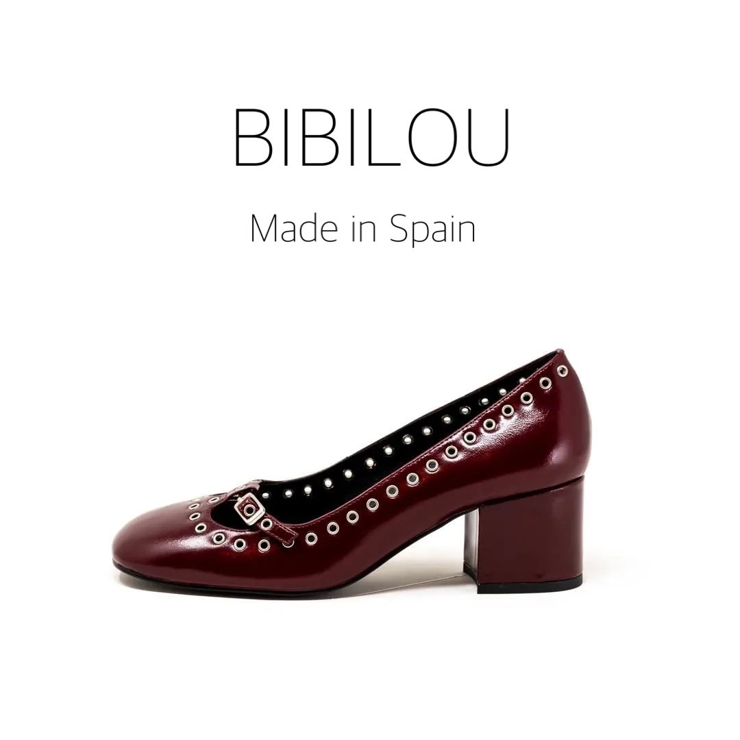 11/18クラシカルな雰囲気を楽しめるバーガンディーカラーパンプス