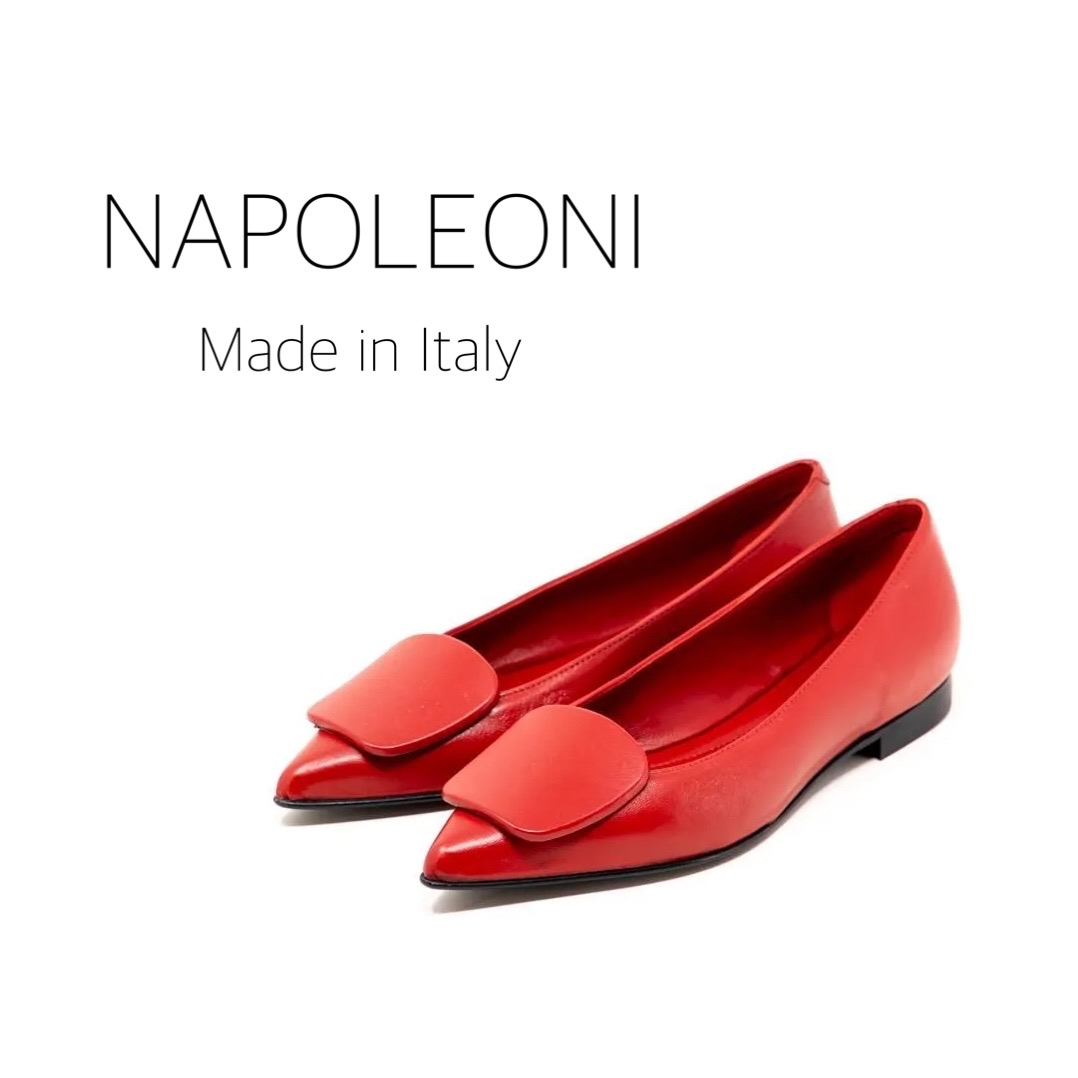 12/16鮮やかなカラーリングと優しい履き心地のフラットシューズ