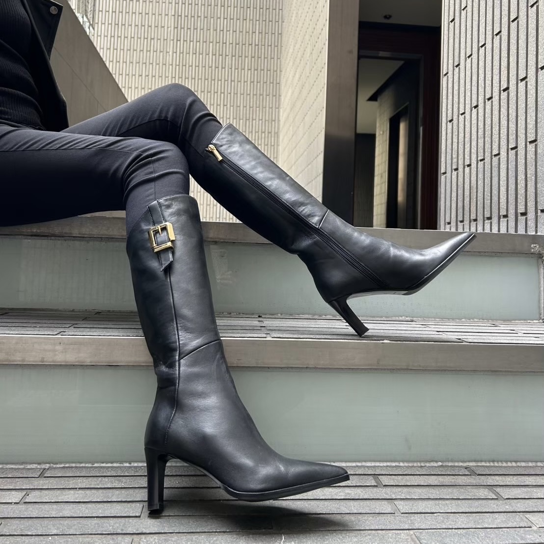 1/4シルエット上質レザーの質感が美しいブラックロングブーツ