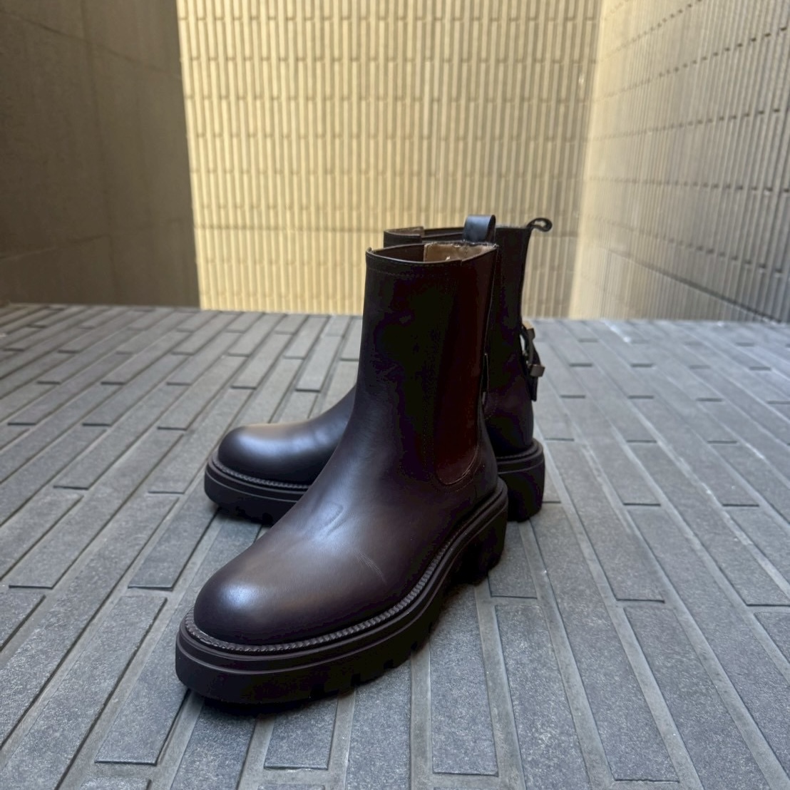 1/7トレンド感たっぷり!優しいブラウンカラーで女性らしさも叶うショートブーツ