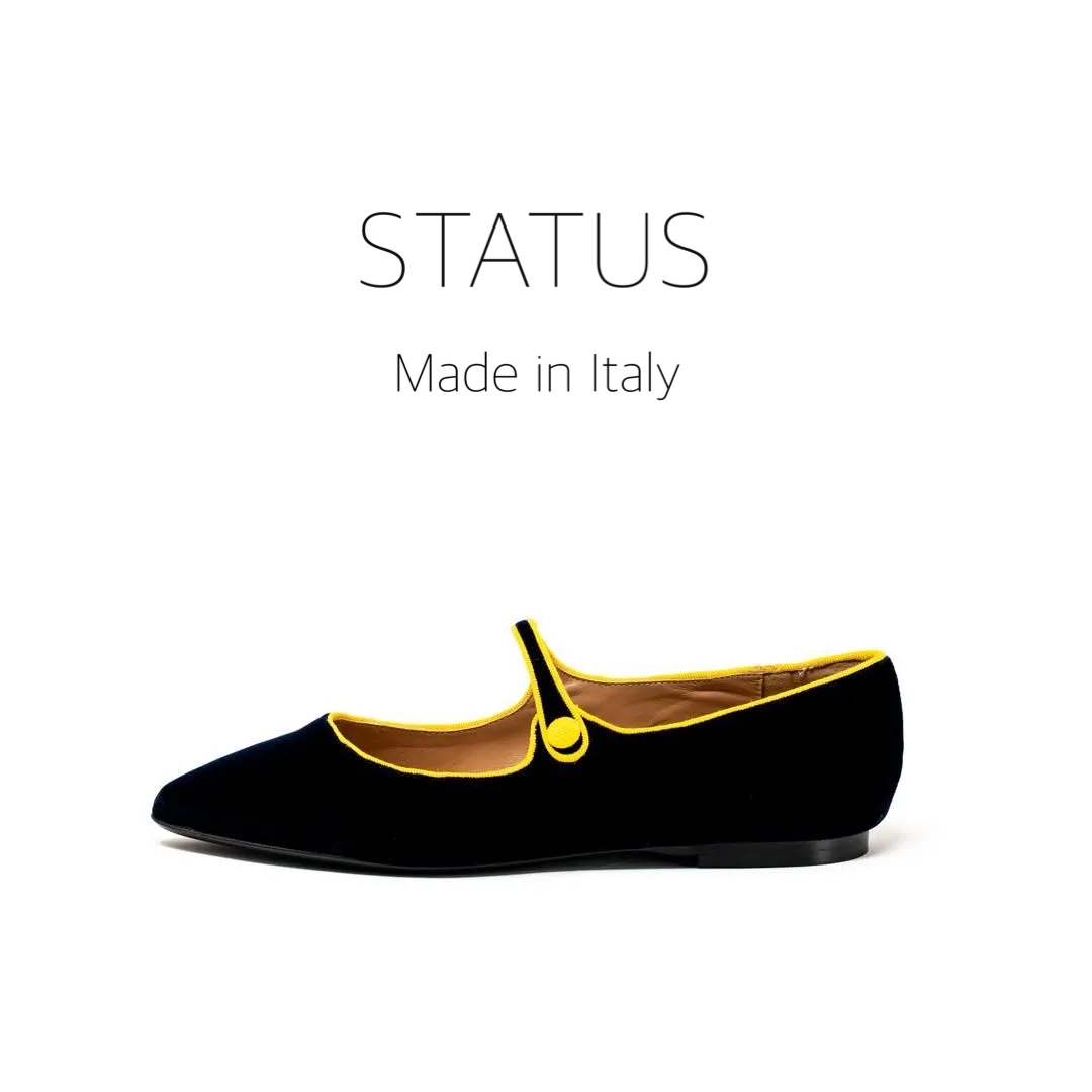 1/21ネイビーとイエローのコンビネーションが美しいベロア素材のフラットシューズ