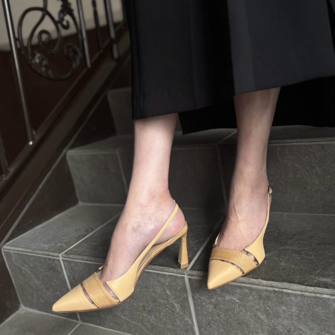 2/23異素材ミックスで抜け感が大人の女性にピッタリなベージュカラーバックスリング