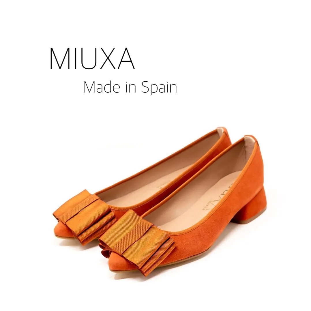 2/26コーディネートの差し色にぴったりなバレンシアオレンジカラーパンプス