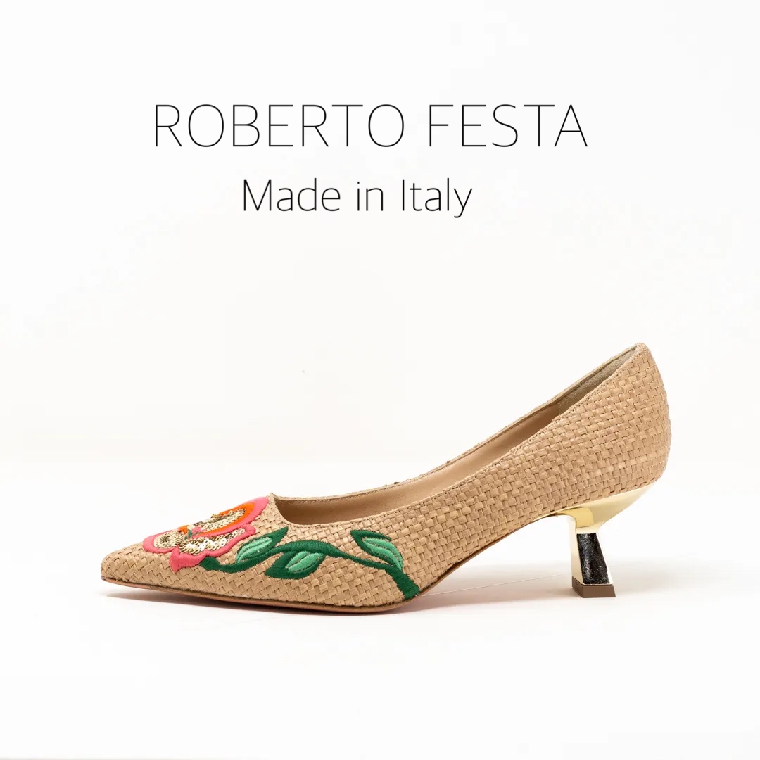 3/21ラフィアに美しい刺繍で華やか気分を盛り上げるベージュカラーパンプス