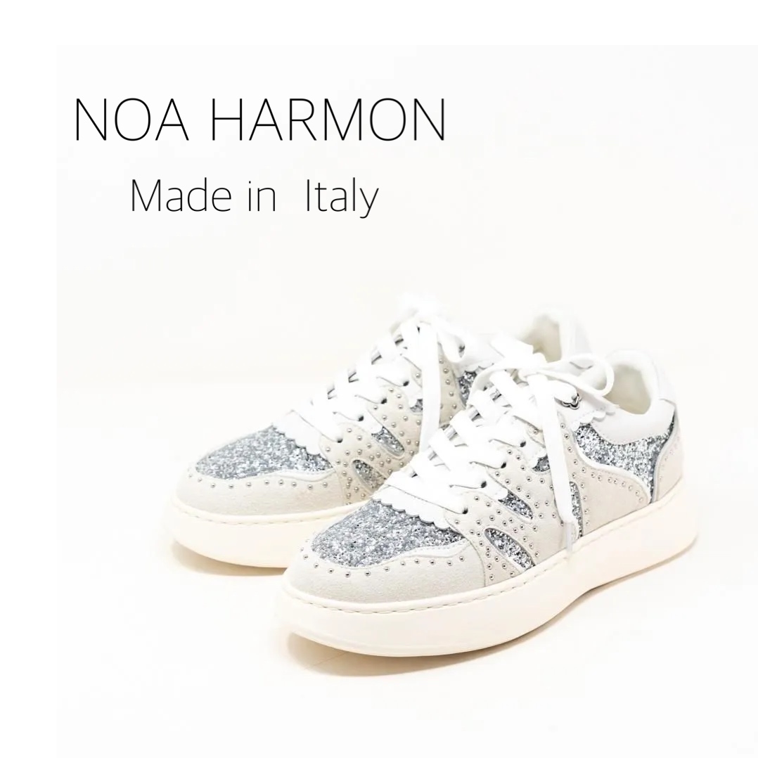 3/26グリッターとスタッズのコンビネーションが華やかさを演出してくれるスニーカー